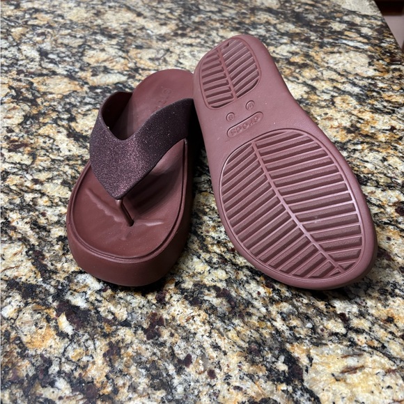 Crocs Getaway Chunky Glitter Platform Flip Flops size 8W - Picture 3 of 5